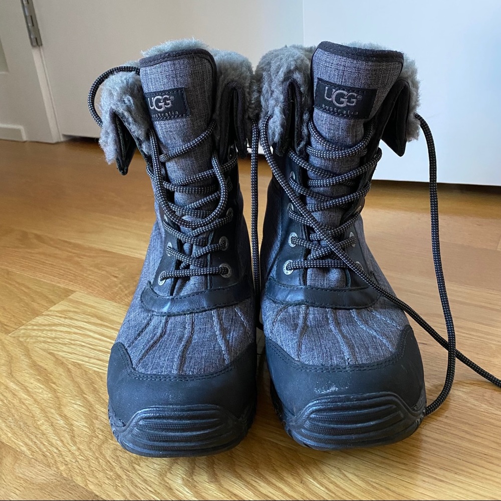 Women’s Ugg Adirondack Boot - Size 9